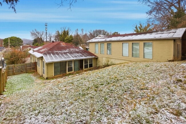 Building Photo - 1602 Branson Ave