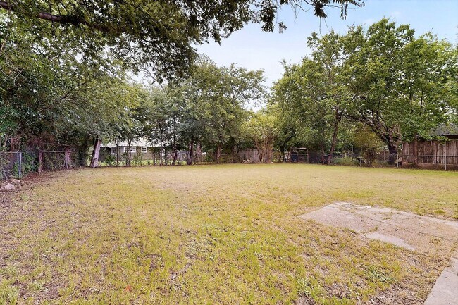 Building Photo - 3632 Venice Dr