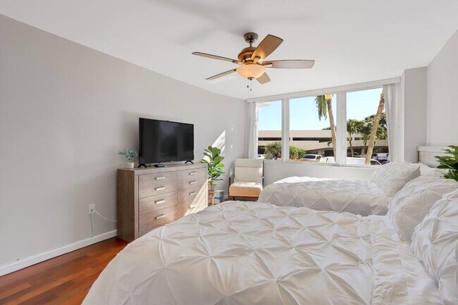 Building Photo - 3912 S Ocean Blvd