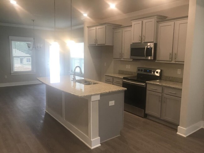 Building Photo - 456 Pemberton Ln