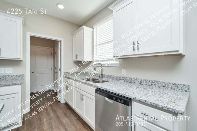 Building Photo - 4225 Tari St