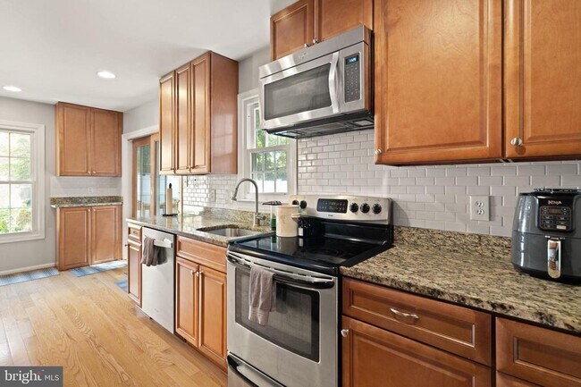 Building Photo - 8573 Tyrolean Way