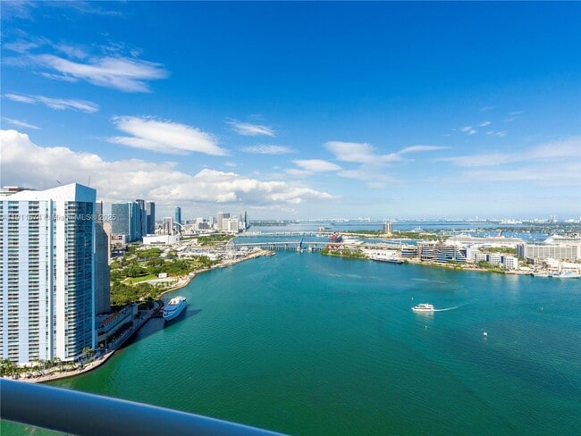 Building Photo - 848 Brickell Key Dr