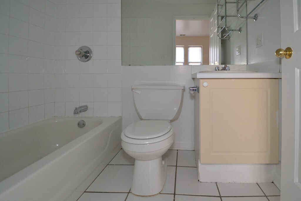 Building Photo - 911 W Dakin St