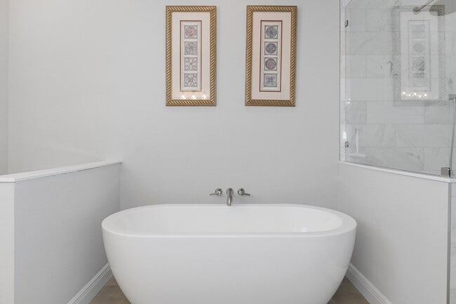 Building Photo - 4 Waterside St