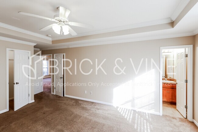 Building Photo - 229 Saratoga Ln