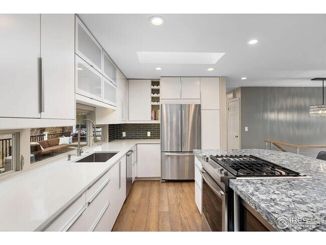 Building Photo - 5 Bed 3 Bath Home in South Boulder W/Solar.