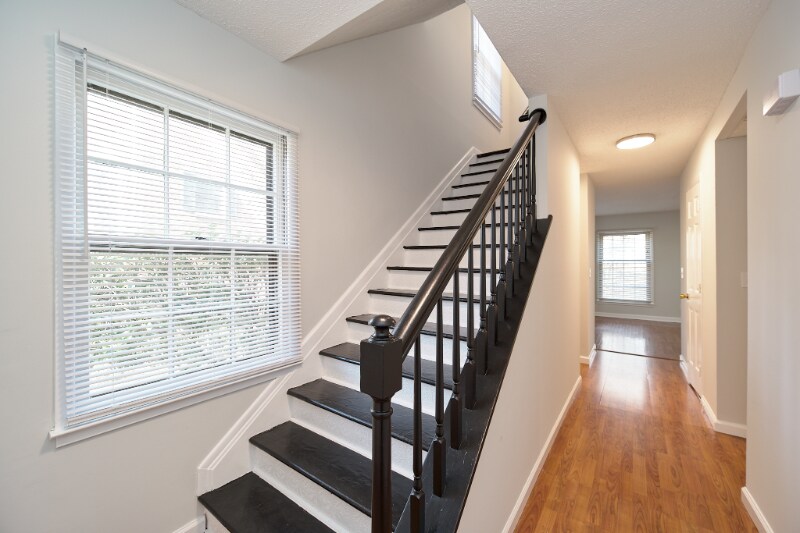 Building Photo - 3221 Regents Park Ln