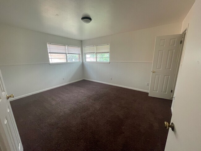 Building Photo - 3607 Loma Dr