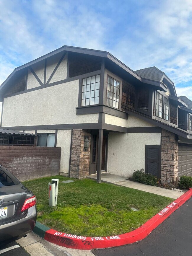 Building Photo - Charming 3-Bed/2.5-Bath Townhome with 2-Car Garage in Garden Grove