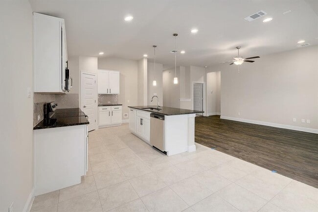 Building Photo - 20809 Peacemaker Trail