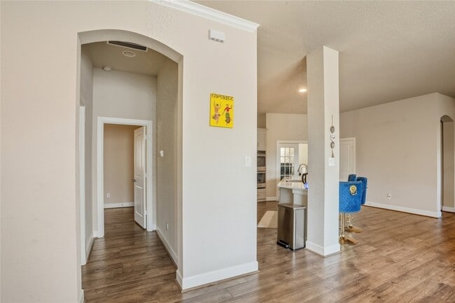 Building Photo - 4301 Meadow Hawk Dr