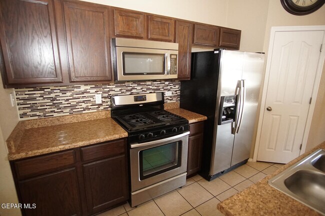 Building Photo - 14207 Otter Point Ct