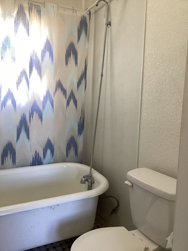 Building Photo - Comfortable 1 bedroom!