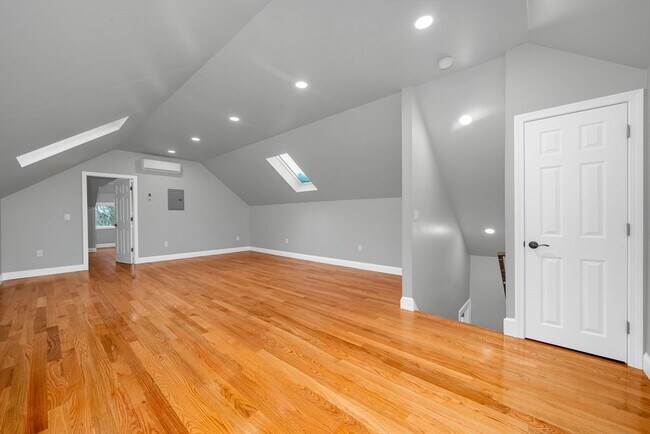 Building Photo - 28 Richardson Ave