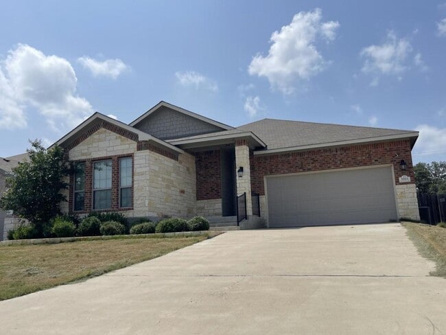 Primary Photo - 5812 Blackstone Dr