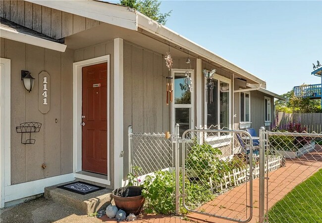Building Photo - Perfect 3bed/2bath Home on Pinedrop Loop *COMING SOON*APPLICATION PENDING