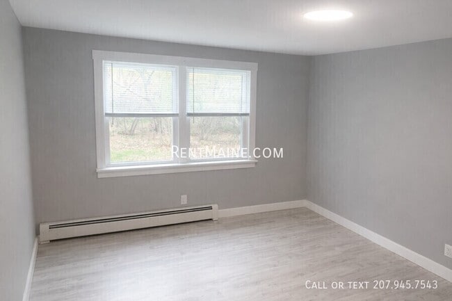 Building Photo - 454 S Main St