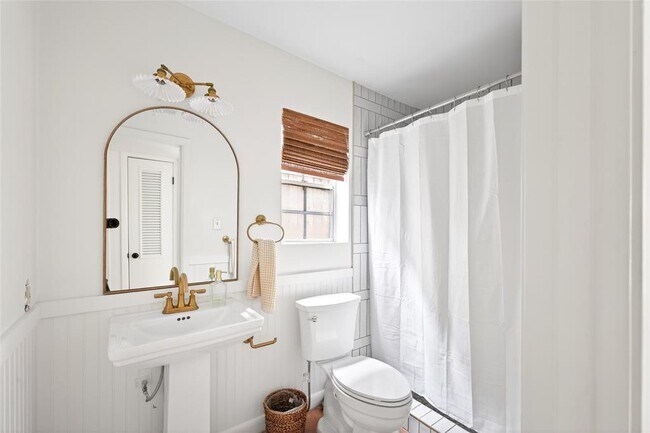 Building Photo - 1700 Houston St