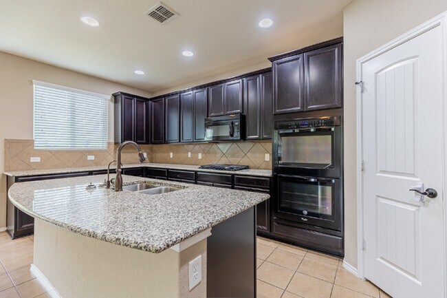 Building Photo - 12939 Texas Gold