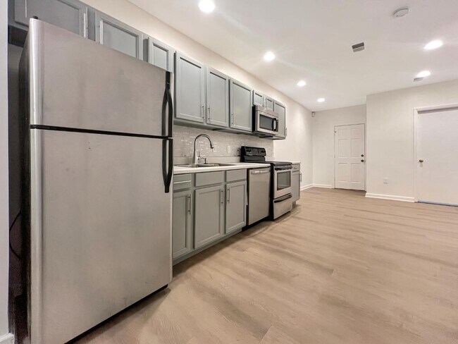 Building Photo - 1717 Trinidad Ave NE