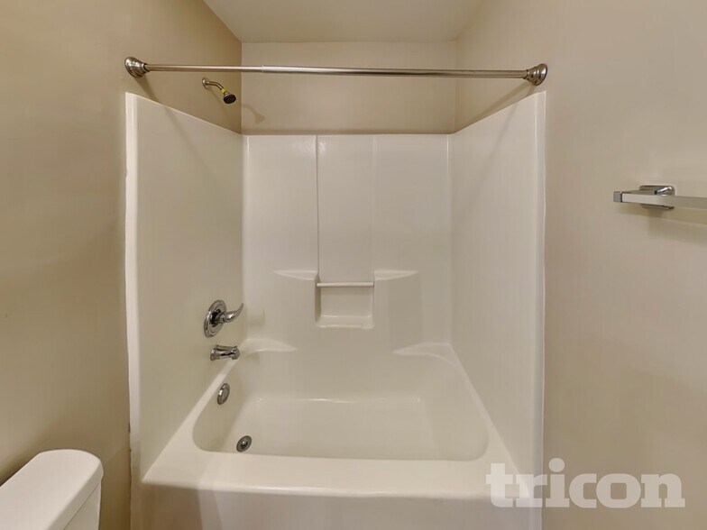 Building Photo - 208 Double Eagle Cir
