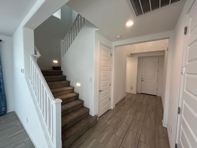 Building Photo - 4056 S Portland Ave