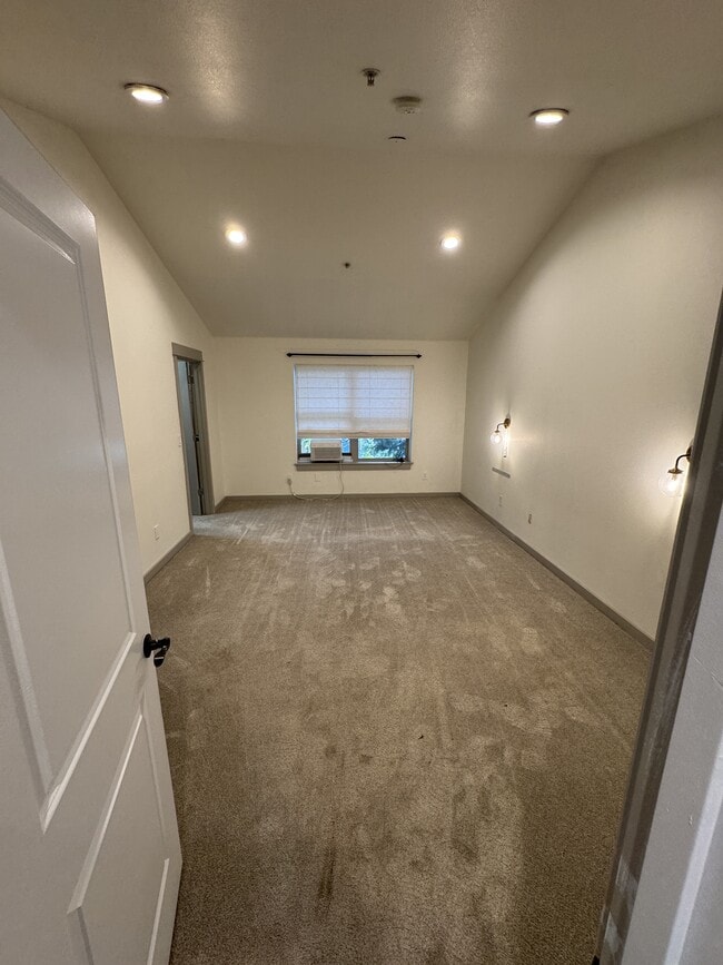 Building Photo - 1924 NE 50th Way