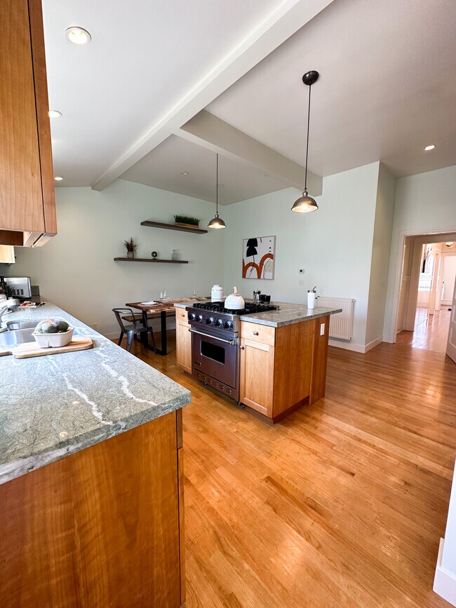 Building Photo - 435 Union St