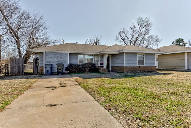 Building Photo - 2144 Pearson Dr