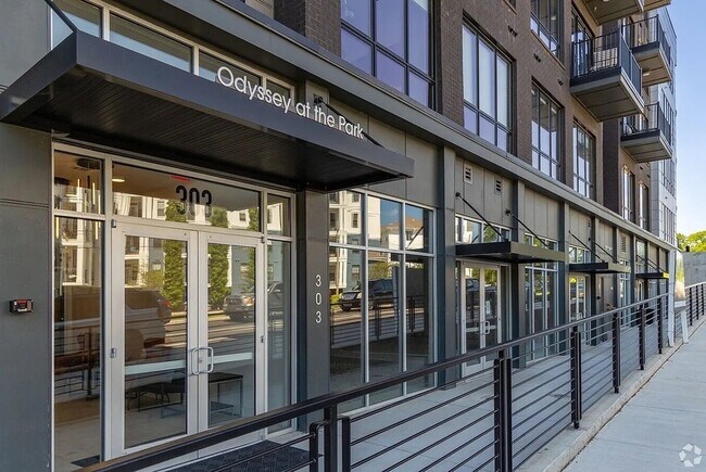 Building Photo - 303 31st Ave N