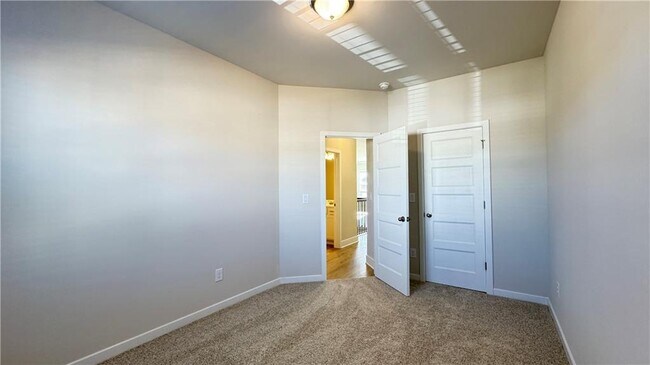 Building Photo - 5401 Bancroft Ln