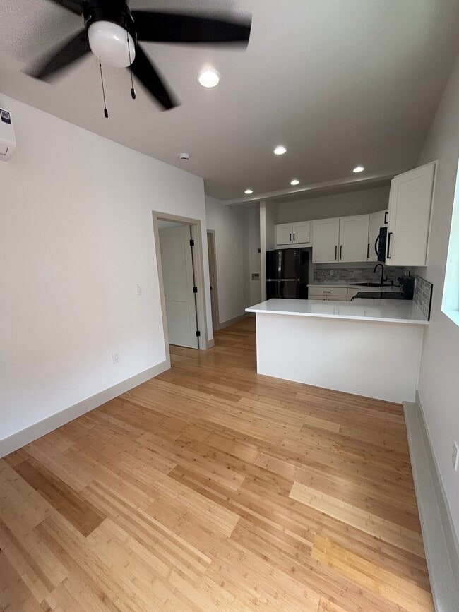 Building Photo - 2037 St Salazar Cir