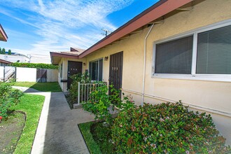 Building Photo - 306 N Azusa Ave
