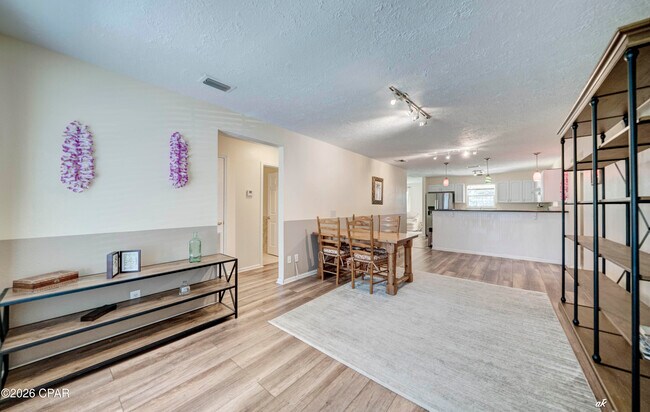 Building Photo - 420 Water Oak Cir