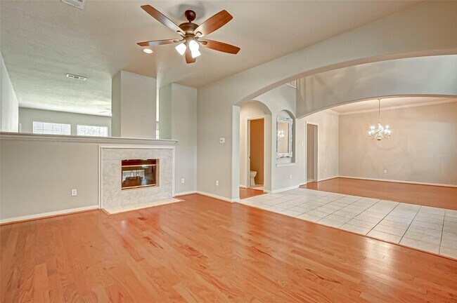 Building Photo - 12419 Shadycrest Dr
