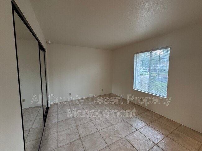 Building Photo - 2701 E Mesquite Ave