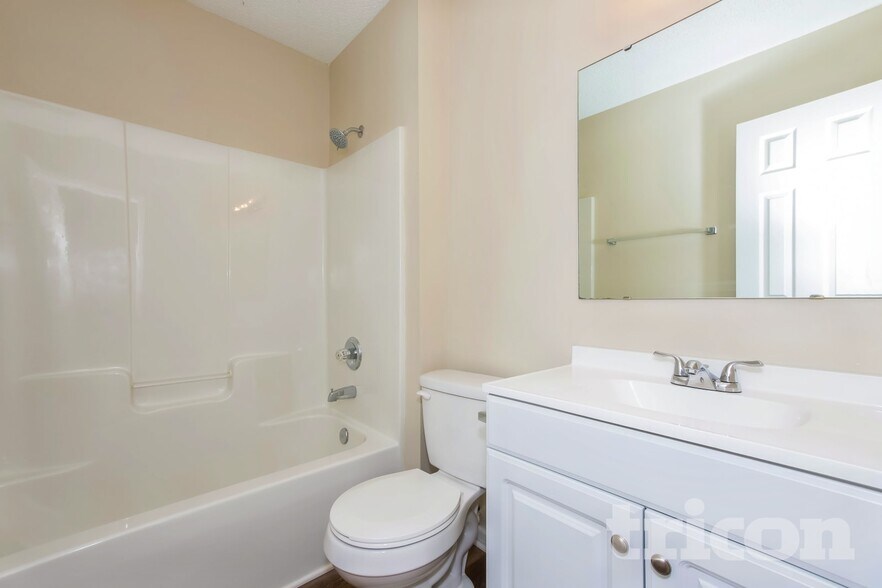 Building Photo - 5 Seton Hall Ct