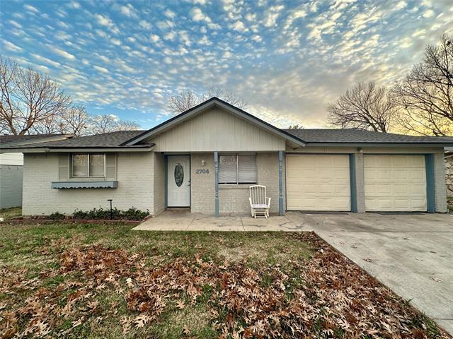 Building Photo - 2704 Buena Vista Dr