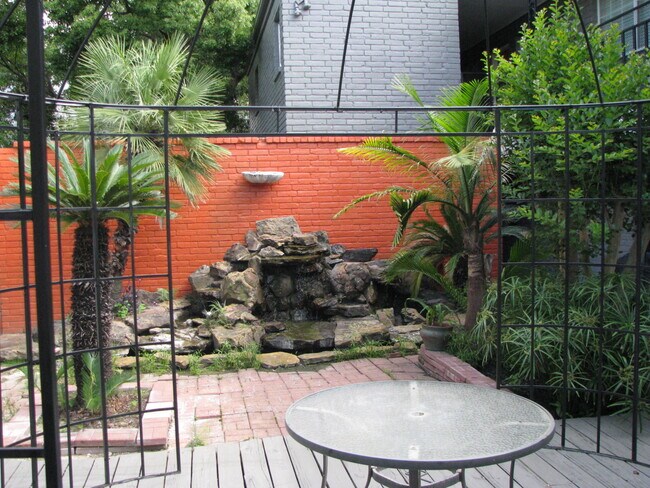 Building Photo - 710 Colquitt St
