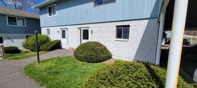 Building Photo - 60 Whisconier Rd