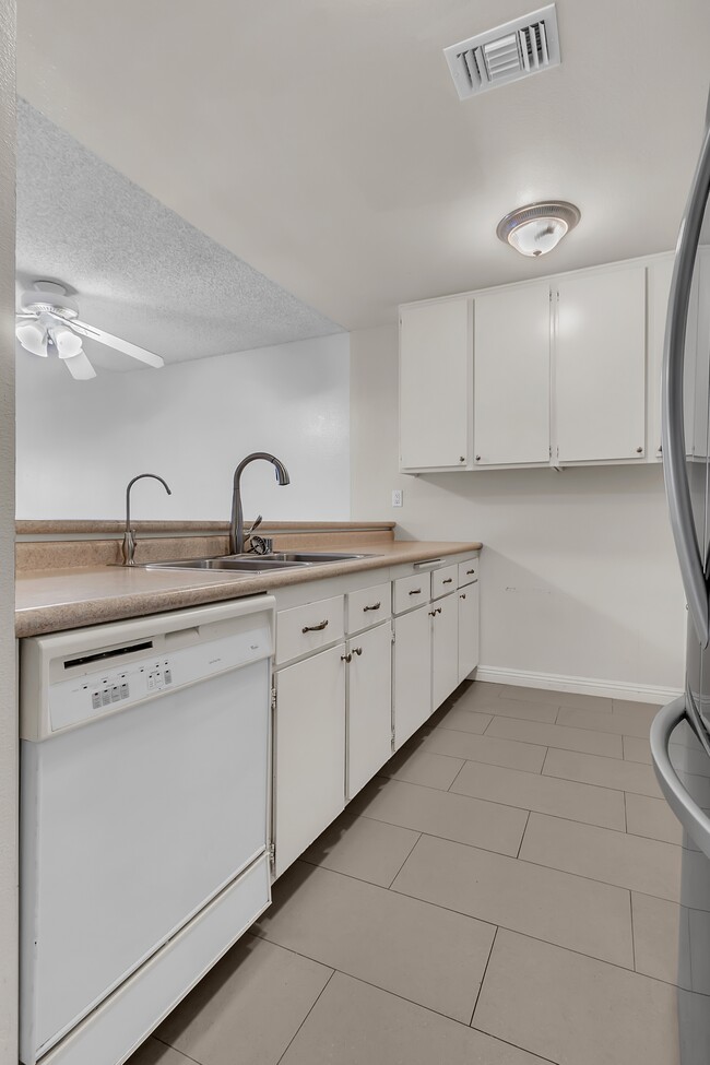 Building Photo - 403 Orange Blossom