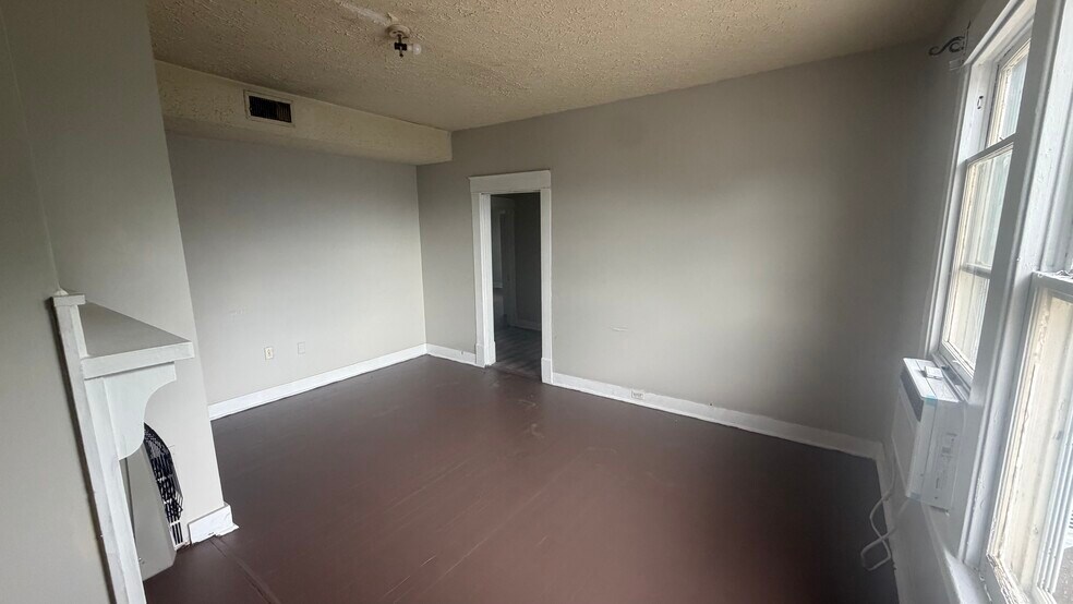Living room - 760 Stokes St