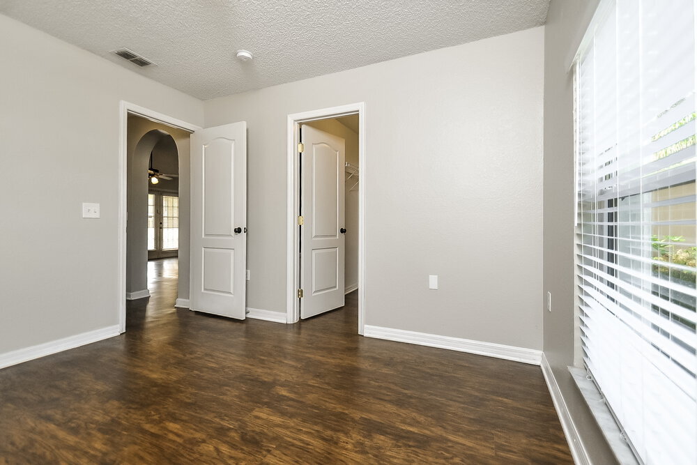 Building Photo - 6025 Live Oak Dr