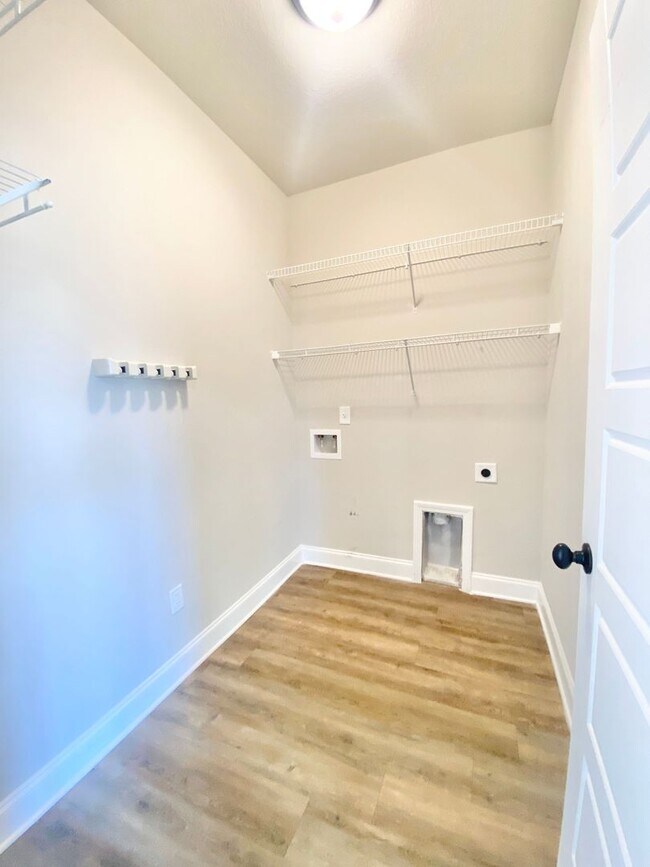 Building Photo - $1000 OFF 1st month rent!!!!Guyton Beauty!...