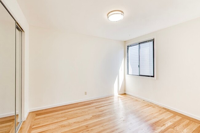 Building Photo - Top-Floor 2BD/1BA Near Ocean Beach & Golden Gate Park
