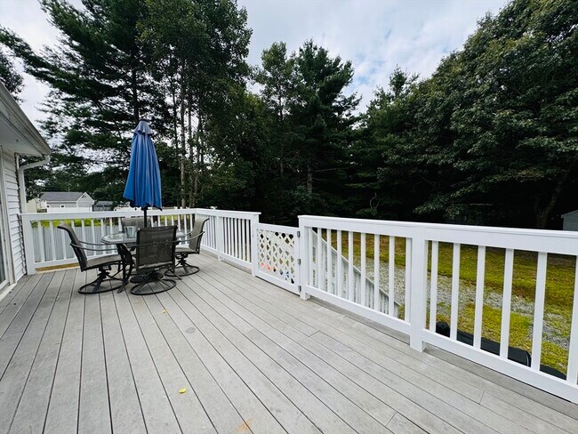 Building Photo - 18 Weaver St