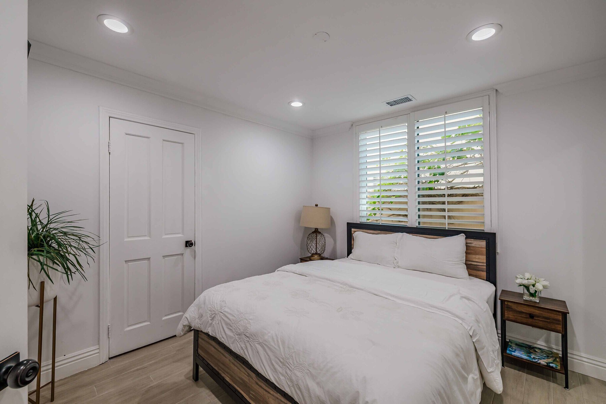 Building Photo - 1554 Mathews Ave