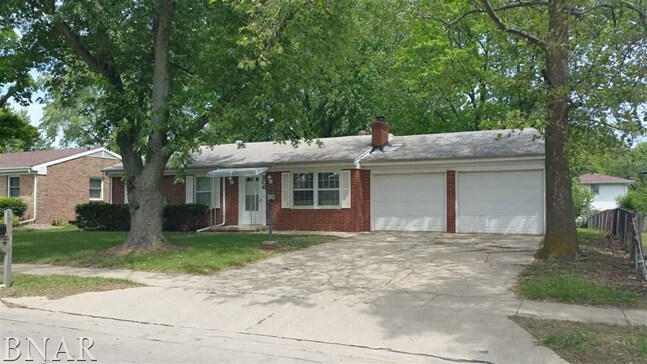 Building Photo - 806 S Cottage Ave