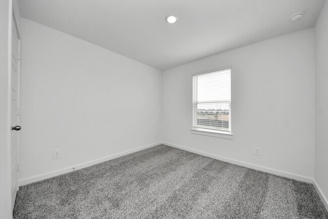 Building Photo - 10327 Sylvan Wds Trl